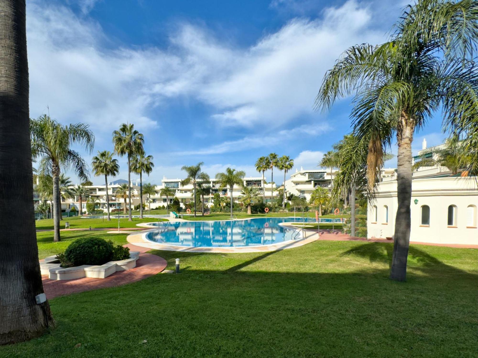 Bajo Con Terraza En Lorcrimar V Marbella