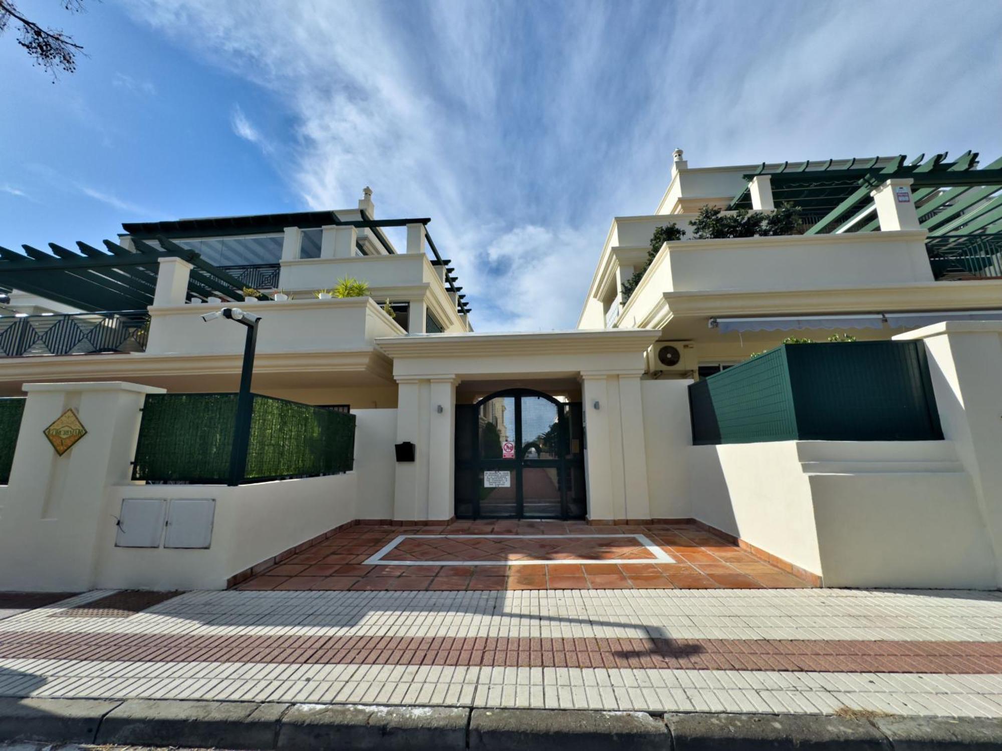 Bajo Con Terraza En Lorcrimar V