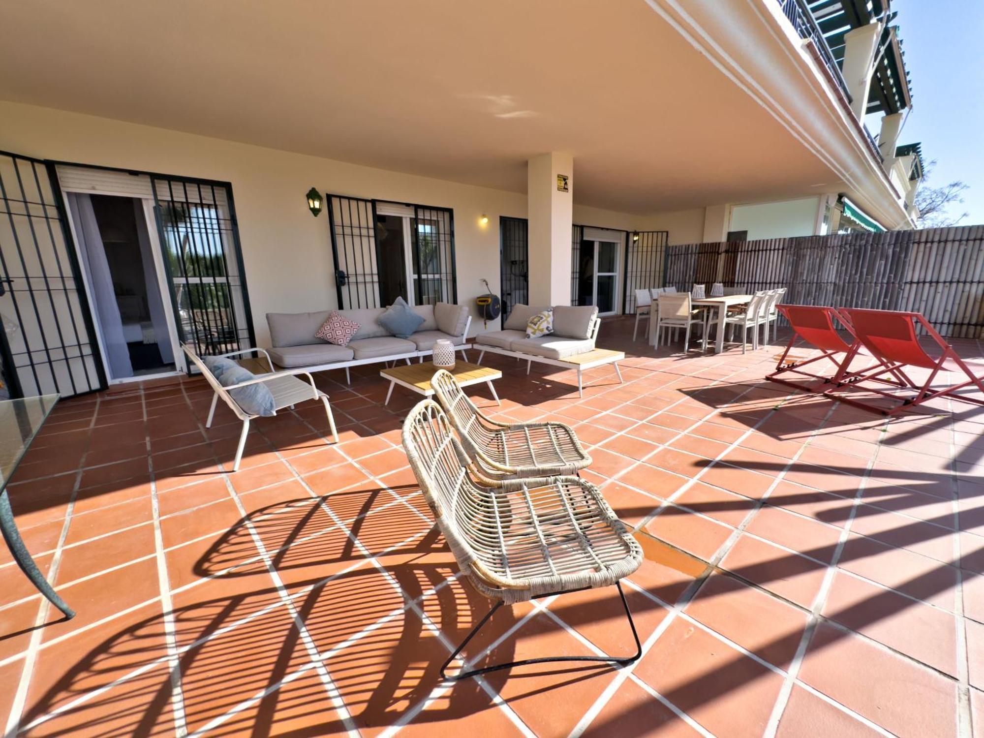 Bajo Con Terraza En Lorcrimar V * Marbella